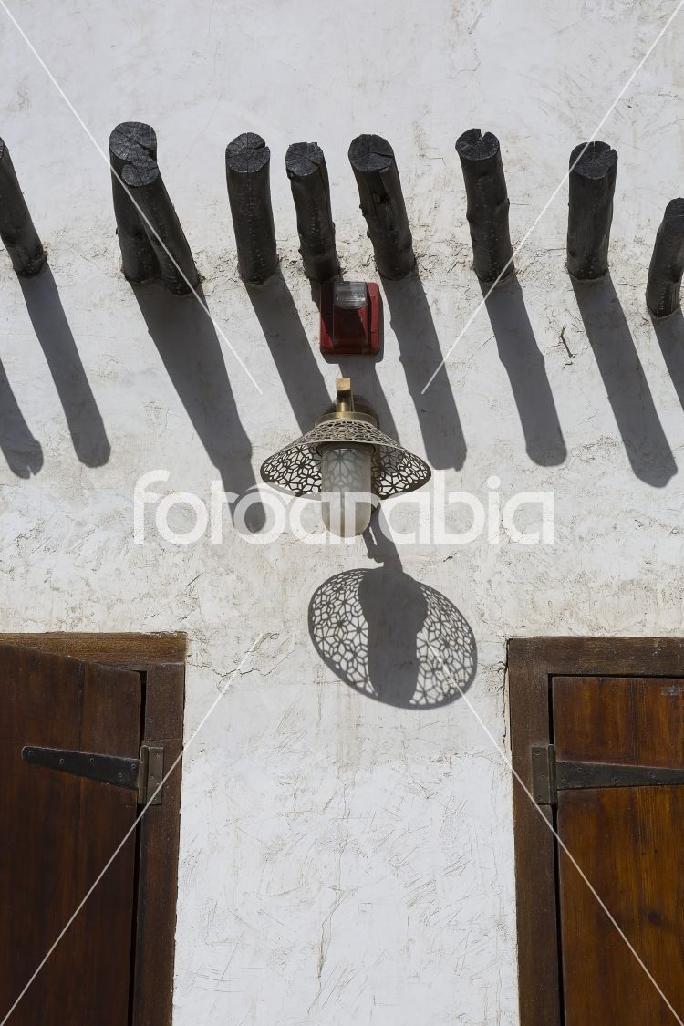 wall lamppost