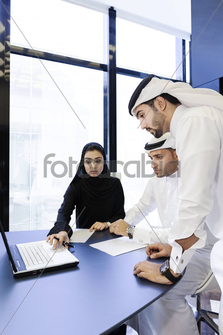 Arab businessman and businesswoman