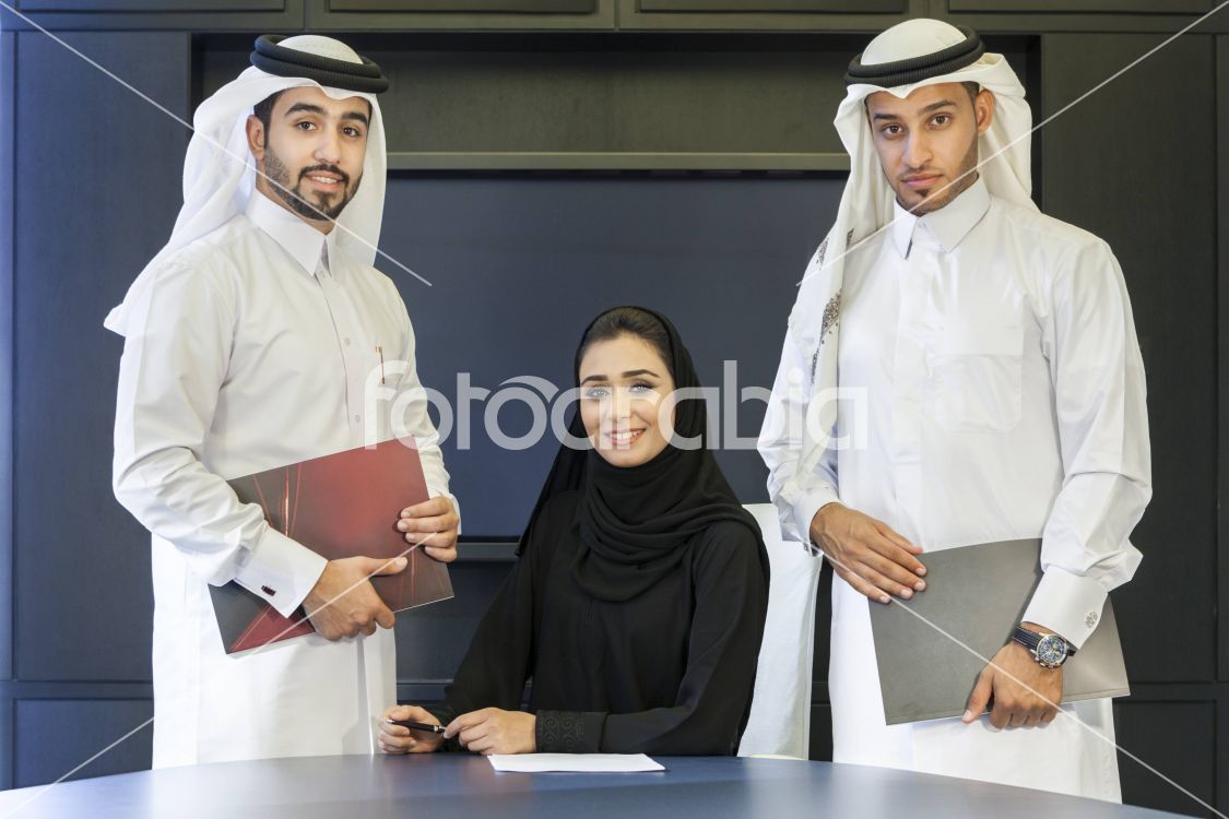 Arab businessman and businesswoman